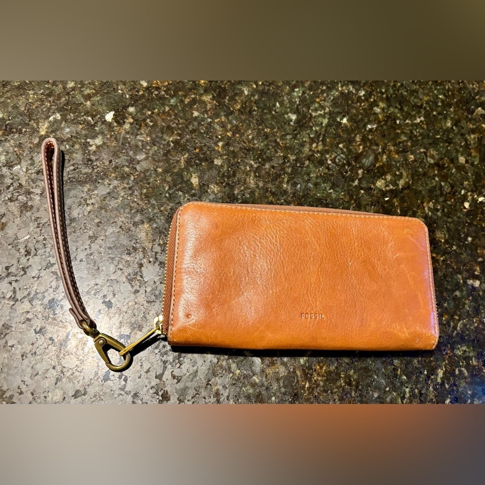 Fossil Emma Cow Hide Leather Zip Around RFID Wristlet/Wallet in Caramel
